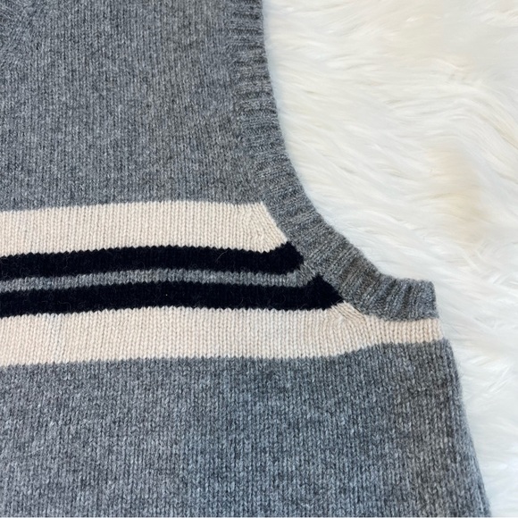 American Eagle 100% Lambswool Vintage Sweater Vest - Picture 3 of 6